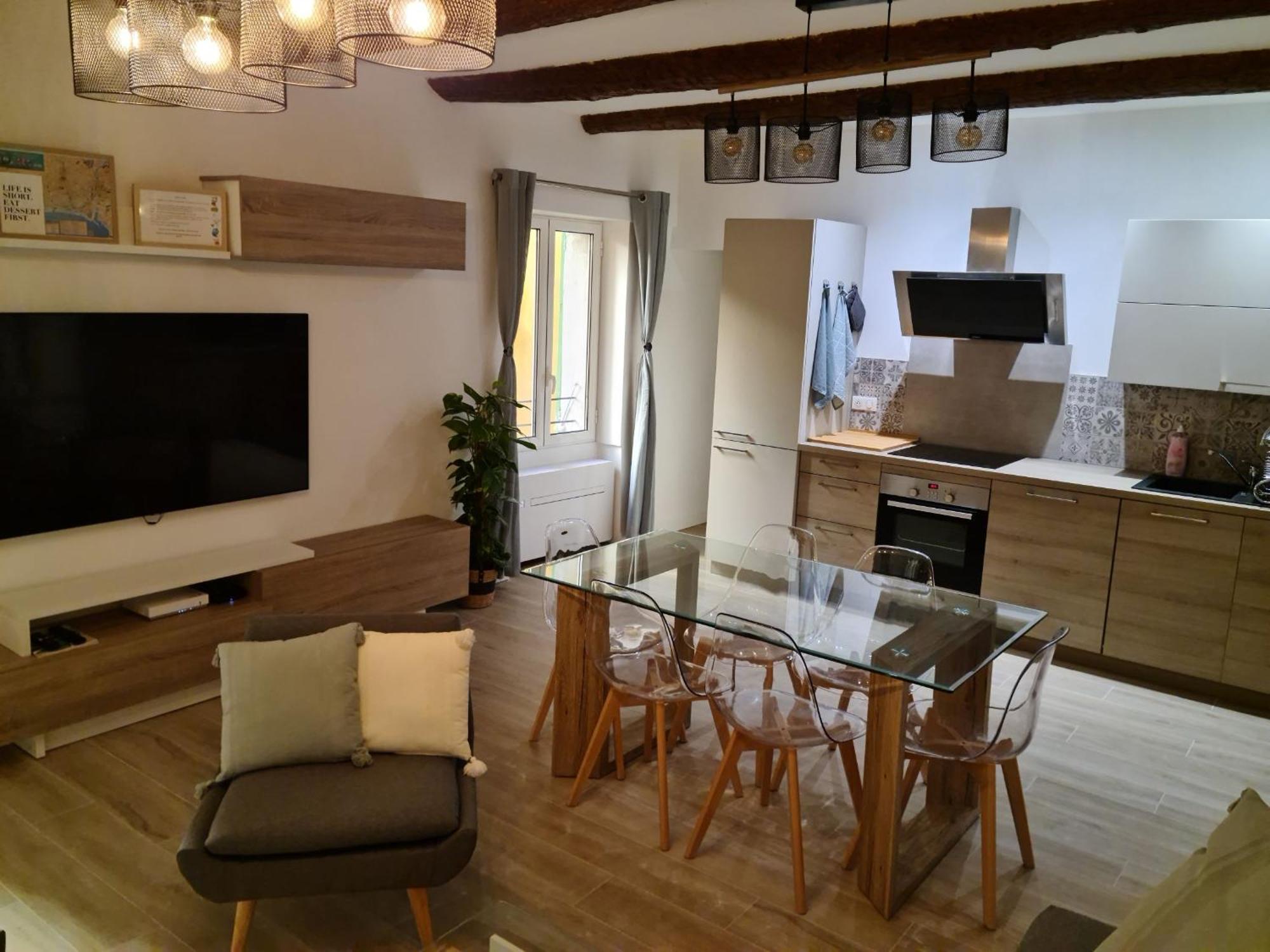 Apartment Beautiful Old Town Flat, Near The *