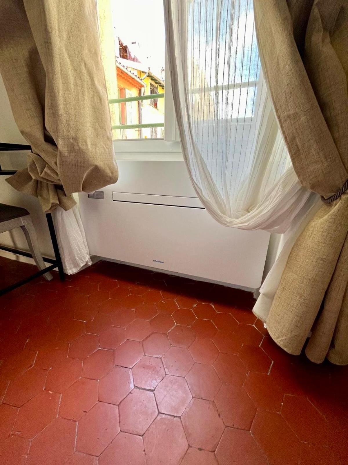 Apartment Typique - 2 Bedrooms,typical Apartment-old Town Nice