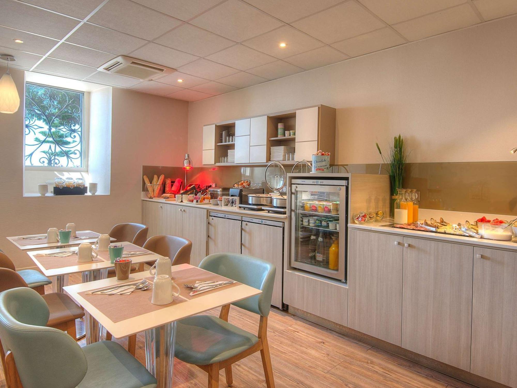 Hotel Mercure Marche Aux Fleurs 4*