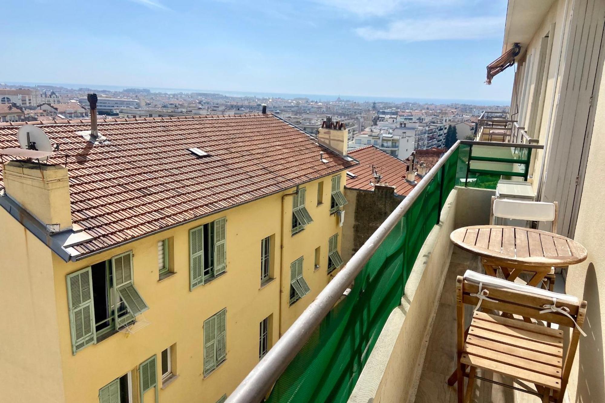 Bright 50 M With Balcony