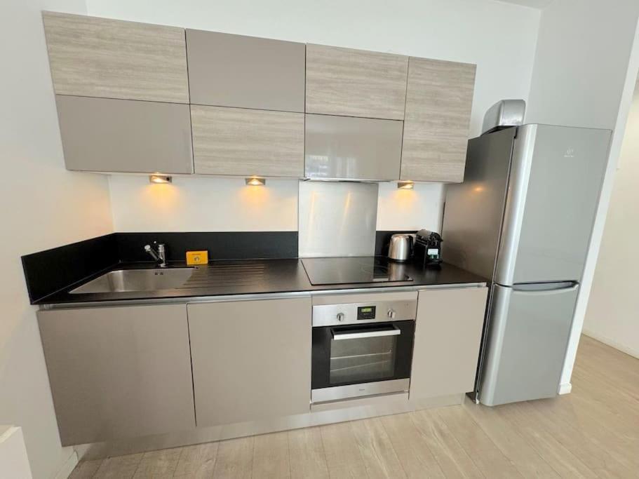Apartment Magnifique 2p, 600m De La Plage, Balcon Et Clim *