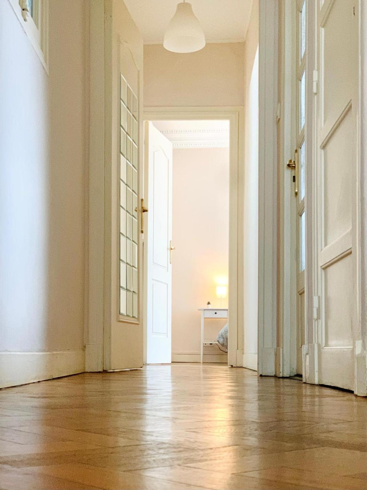Chic & Spacious Getaway In - 10min To Apartment *