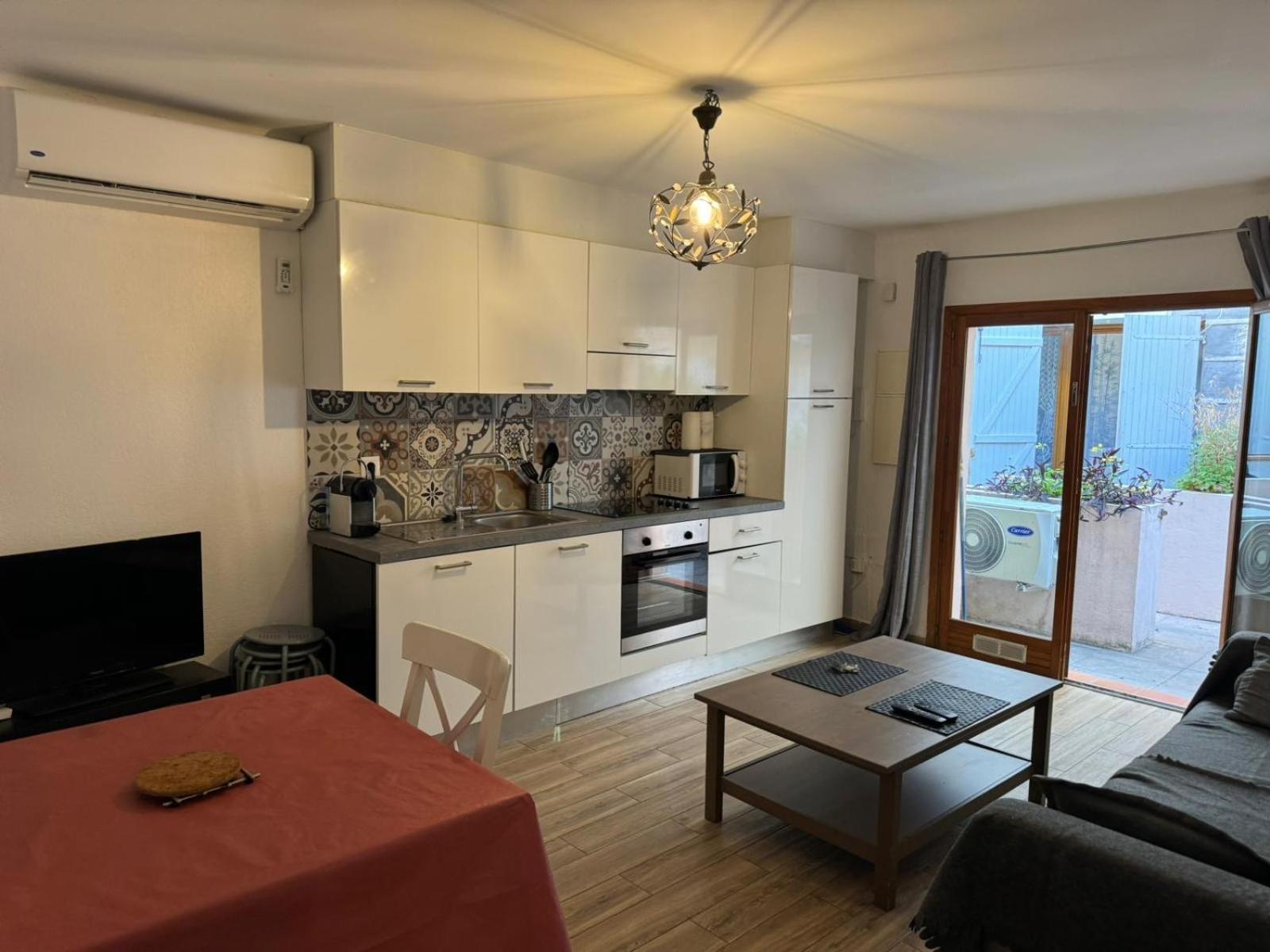 Cosy Poullan, 2-bedroom Apartment, 200 M From The Beach Apartment