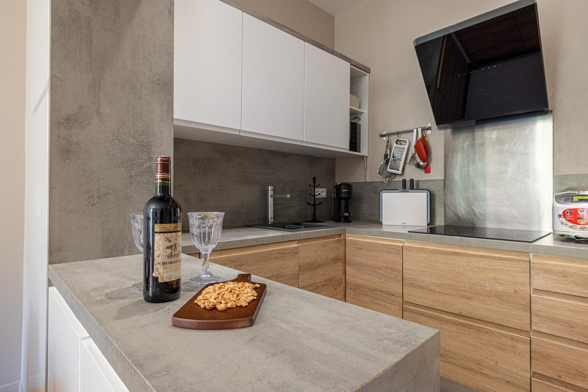 Joffre 49-d - Charming 2 Bedroom - Carre D'or Apartment Nice