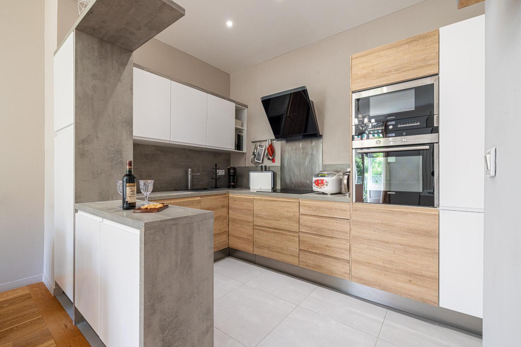 Joffre 49-d - Charming 2 Bedroom - Carre D'or