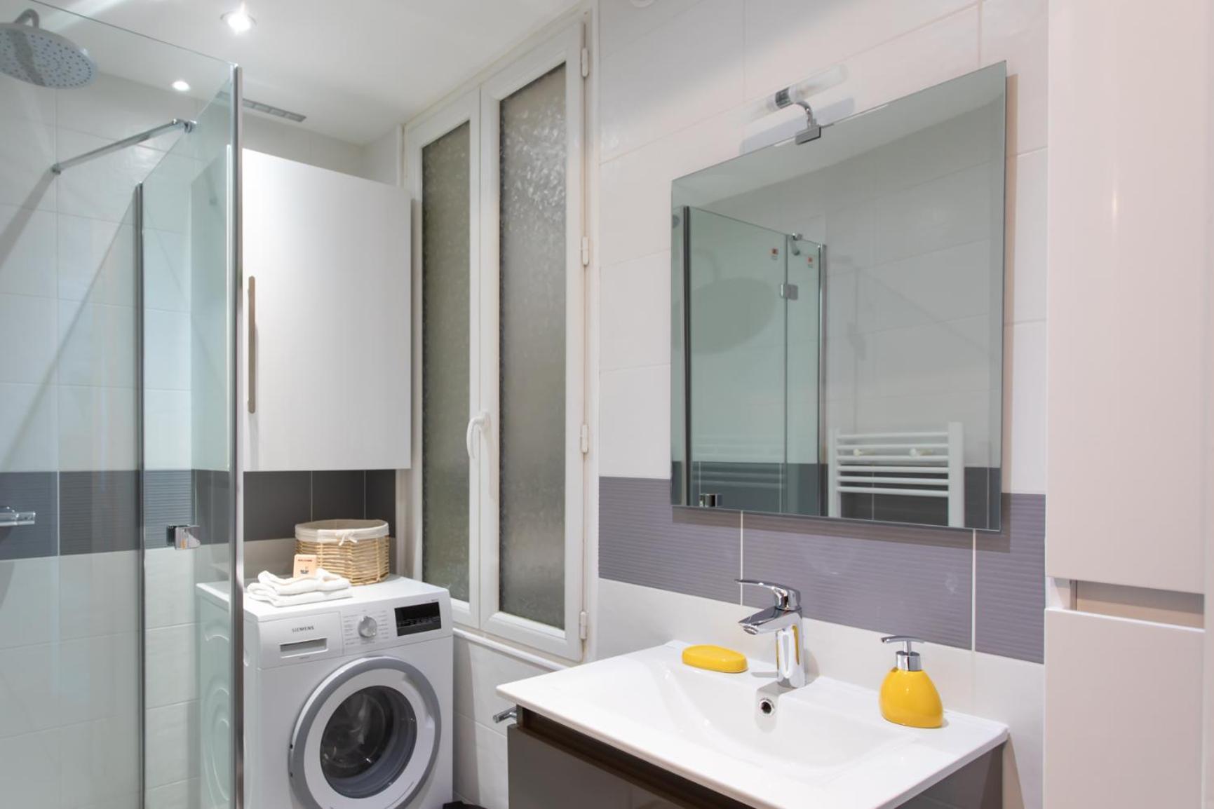 L12 Port Window 1bedroom Wifi 5mins & Nice's Cap * Nice