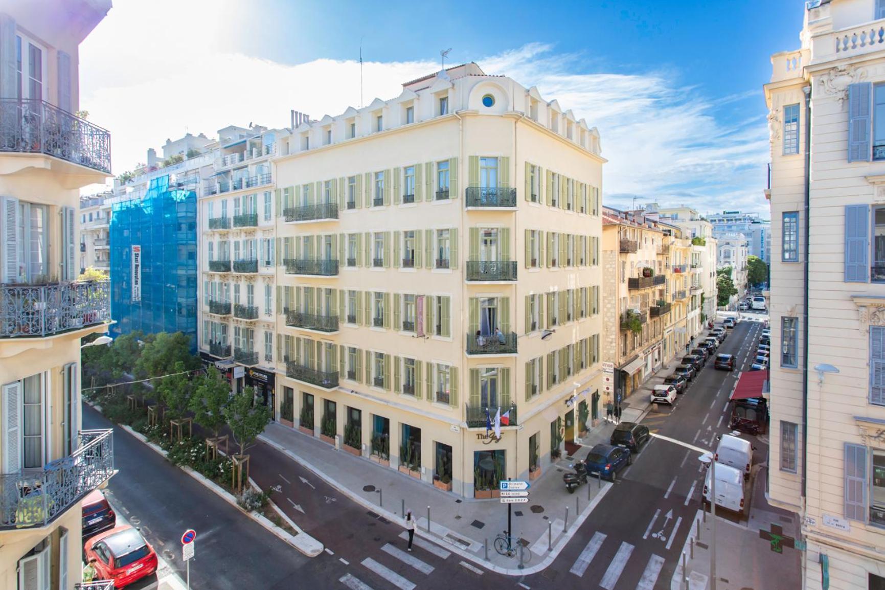 Apartment #13 Orange Ac Wifi Balcony 3mins Walk Sea Front *