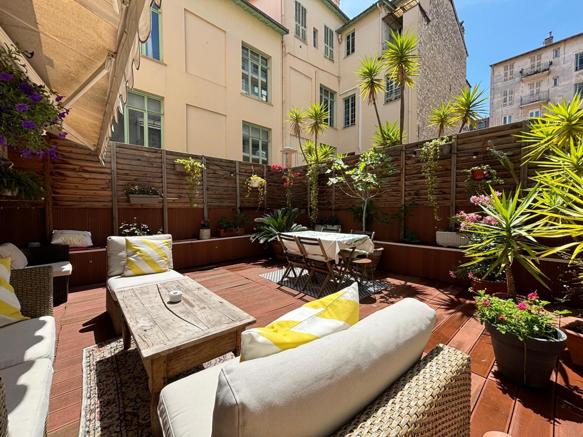 Large Magnificent Terrace Apartment Nice