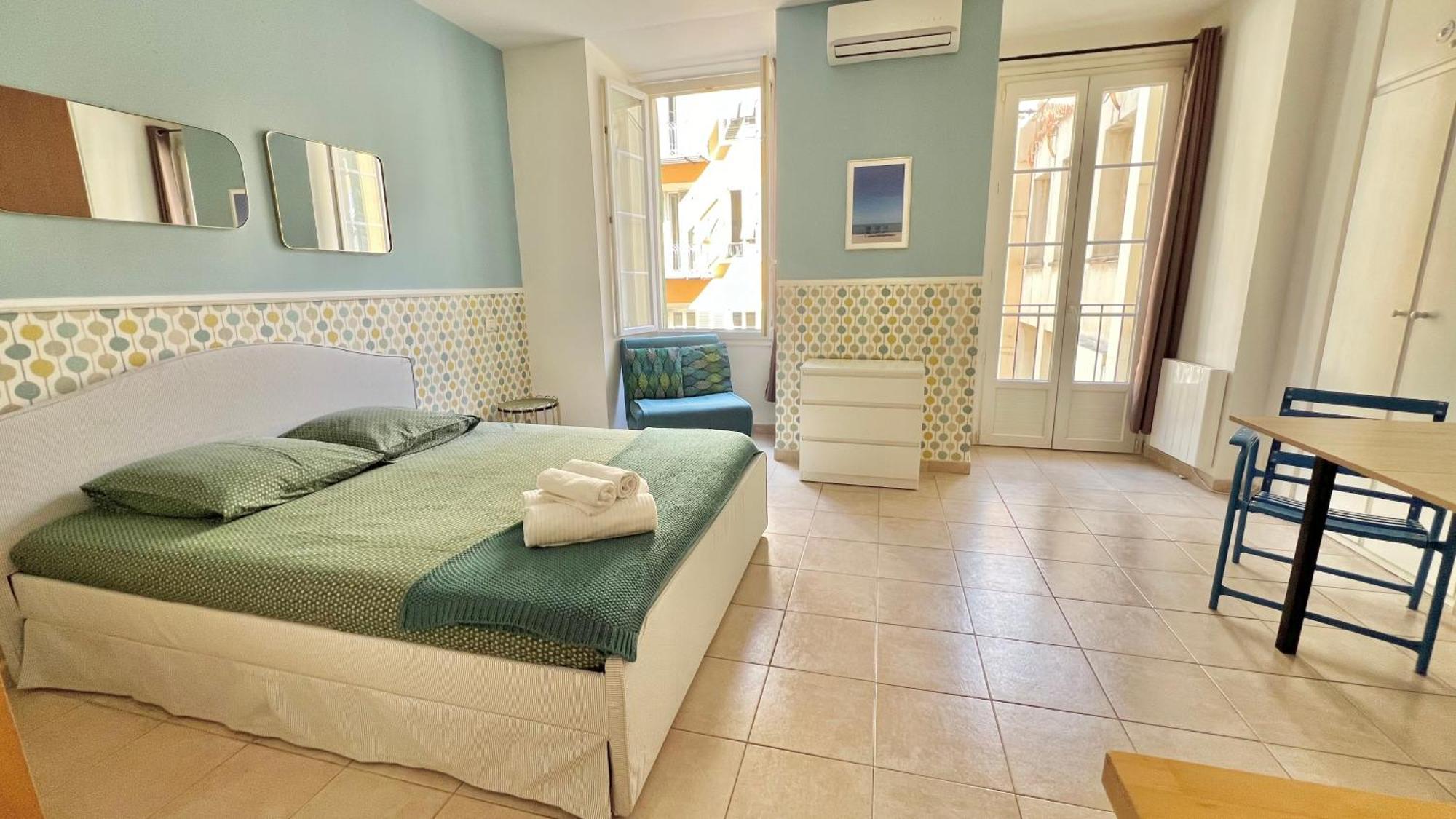 Azur Apartment On Massena Street *