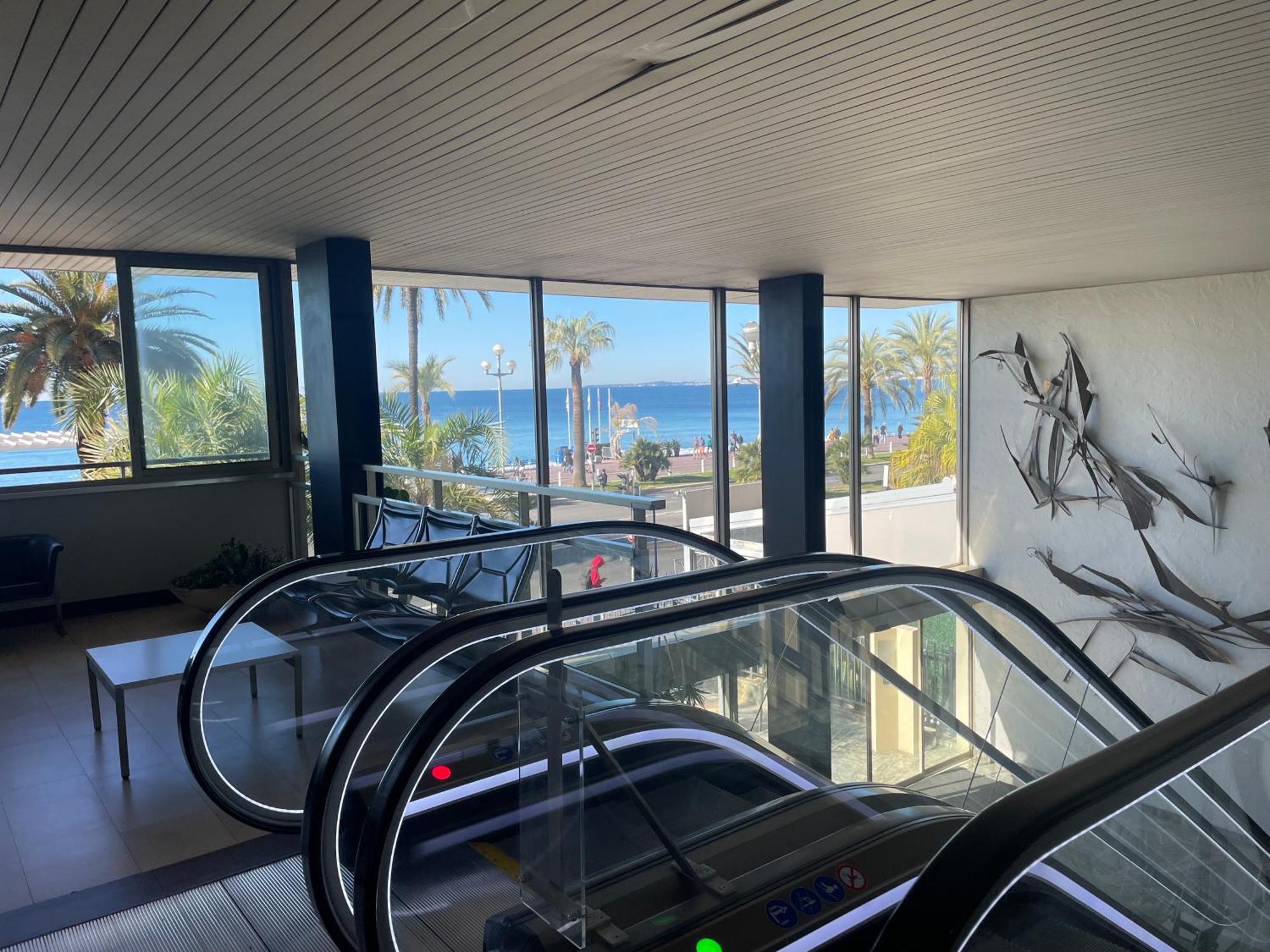 With Terrace & Rooftop Pool In Promenade Des Nice