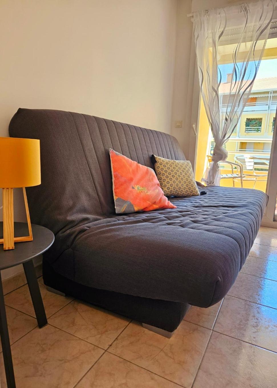 Apartment Lumineux En Plein Centre-ville, Avec Terrasse Privee Sur Cour, Situe Place Du Pin *