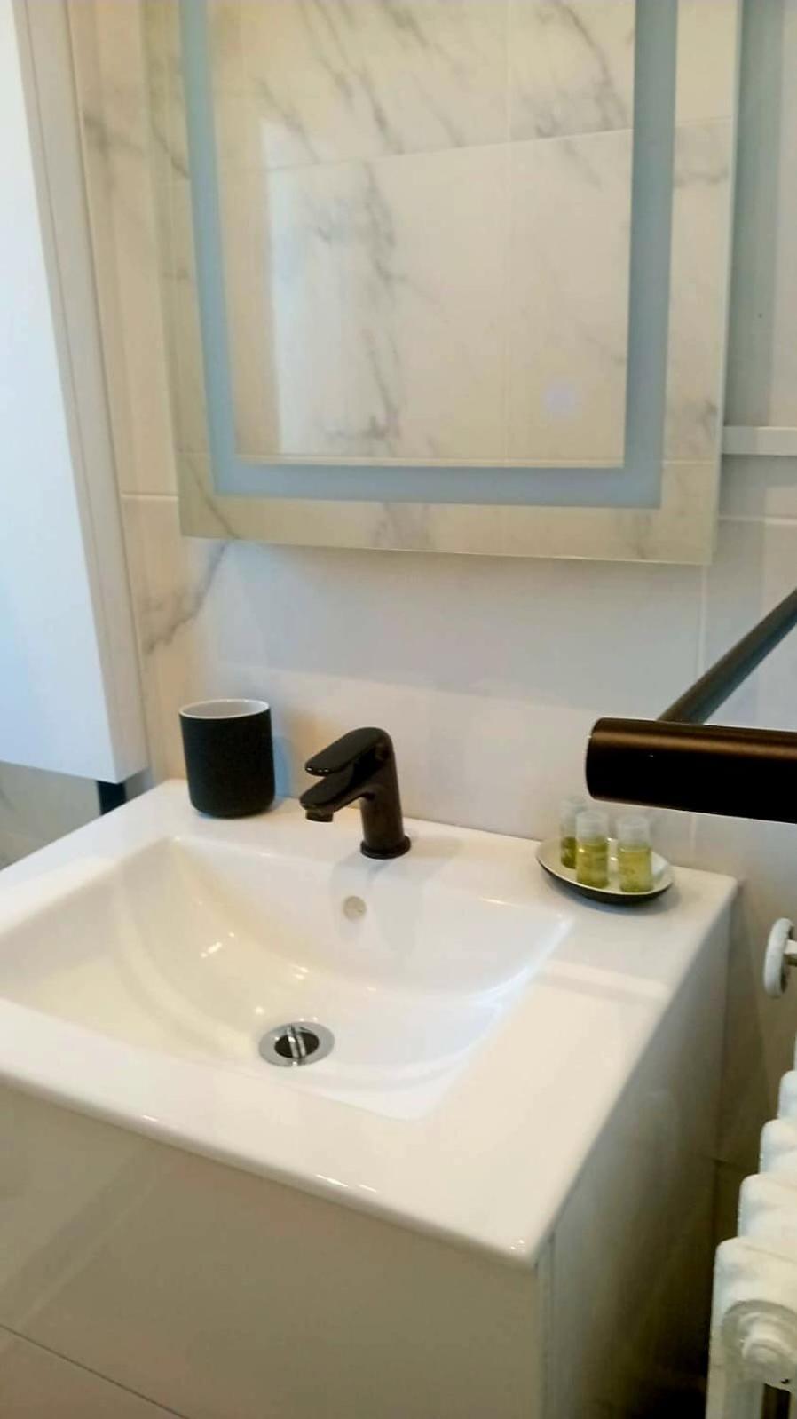Renovated Near The Apartment *