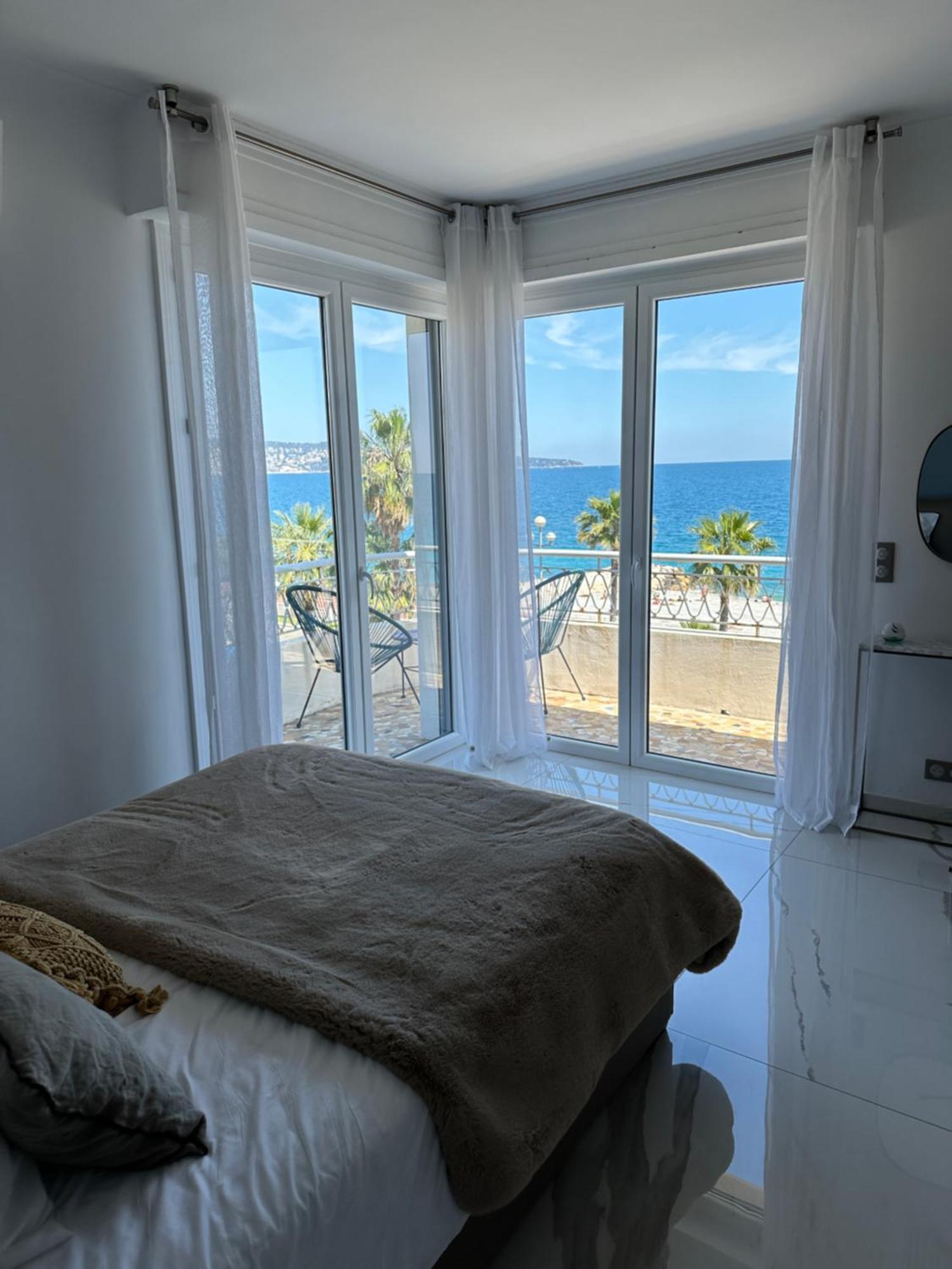 Front, Superbe Pour 4 Personnes * Nice