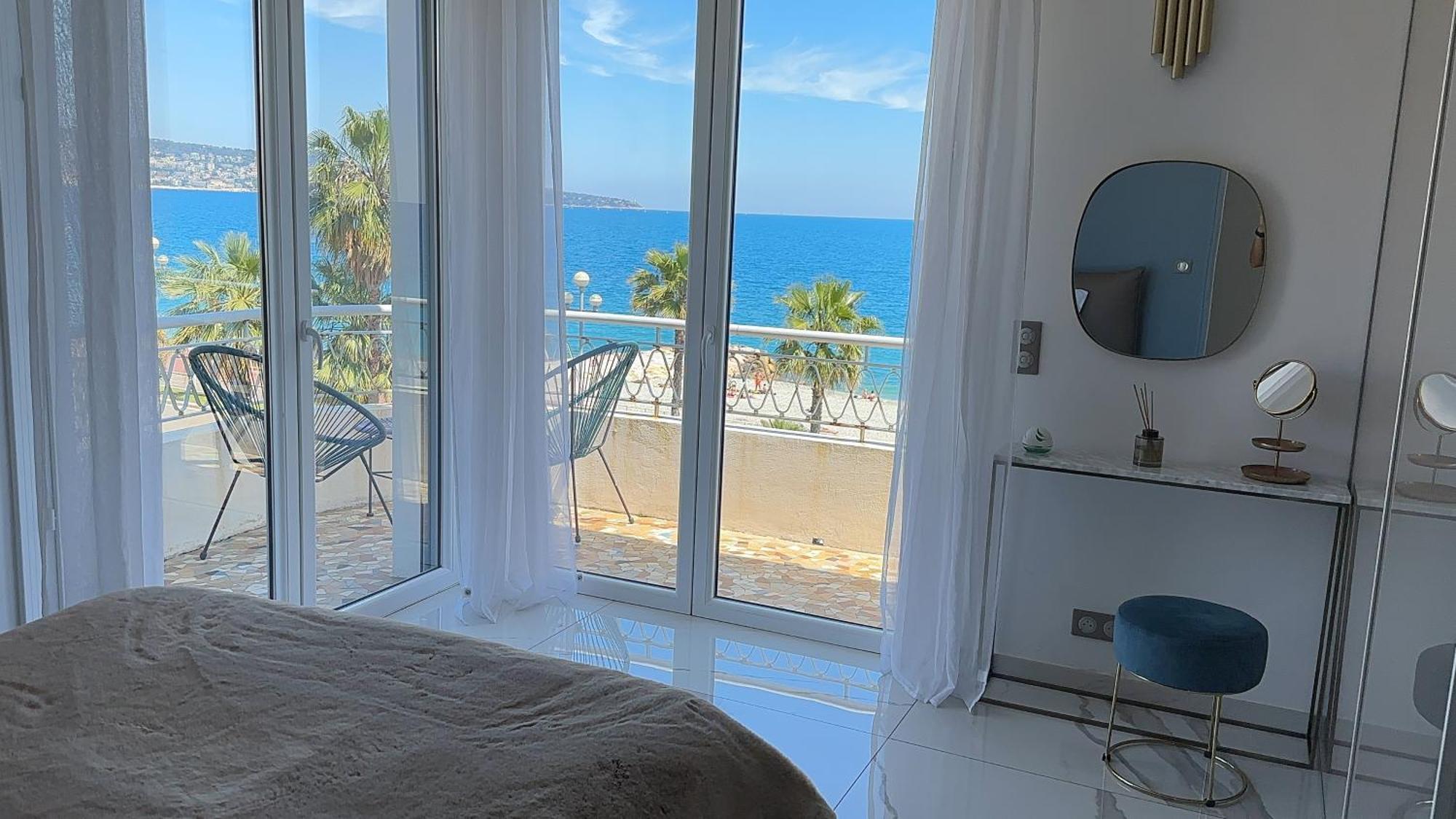 Front, Superbe Pour 4 Personnes * Nice