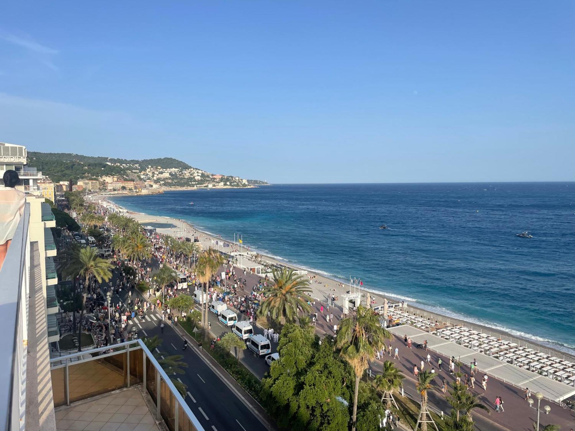 With Terrace & Rooftop Pool In Promenade Des Nice