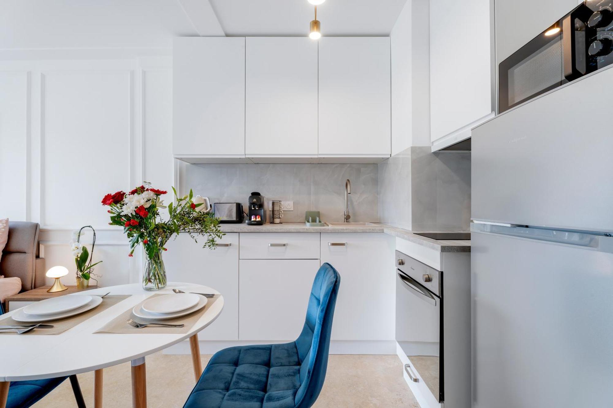 Elegant Avec Balcon Proche Et Tramway Apartment