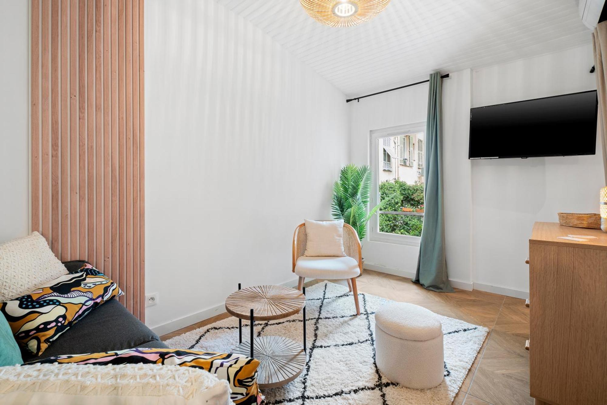 Renting - Barberis - Unique Getaway 2-room With Rooftop Terrace Apartment *