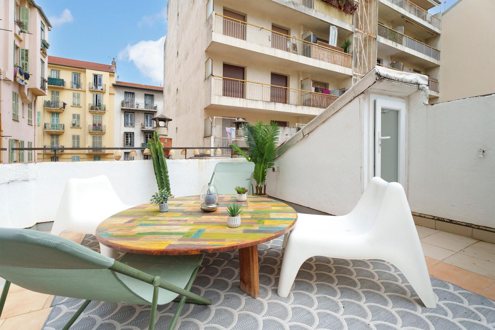 Apartment Renting - Barberis - Unique Getaway 2-room With Rooftop Terrace *