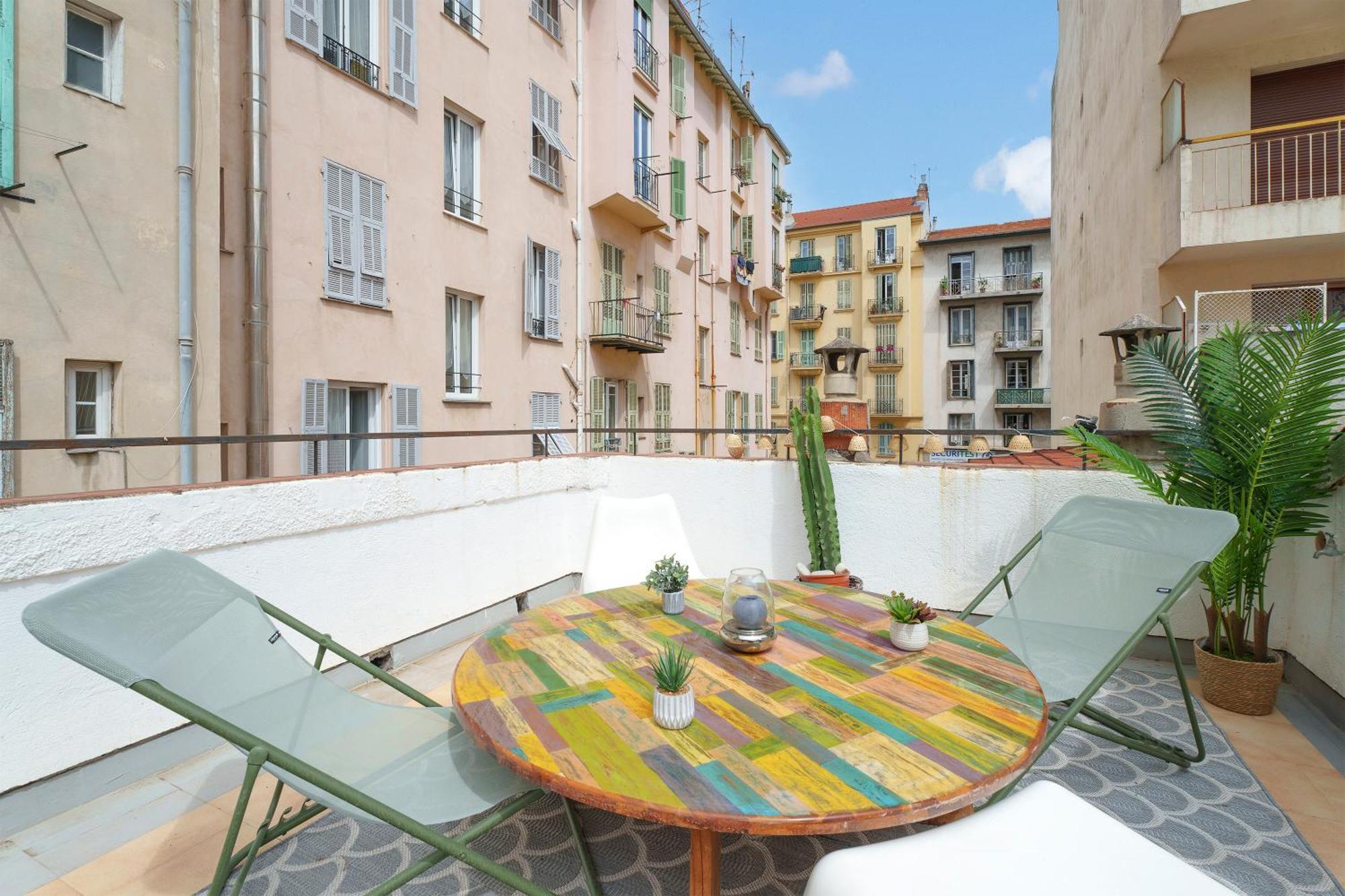 Renting - Barberis - Unique Getaway 2-room With Rooftop Terrace Apartment