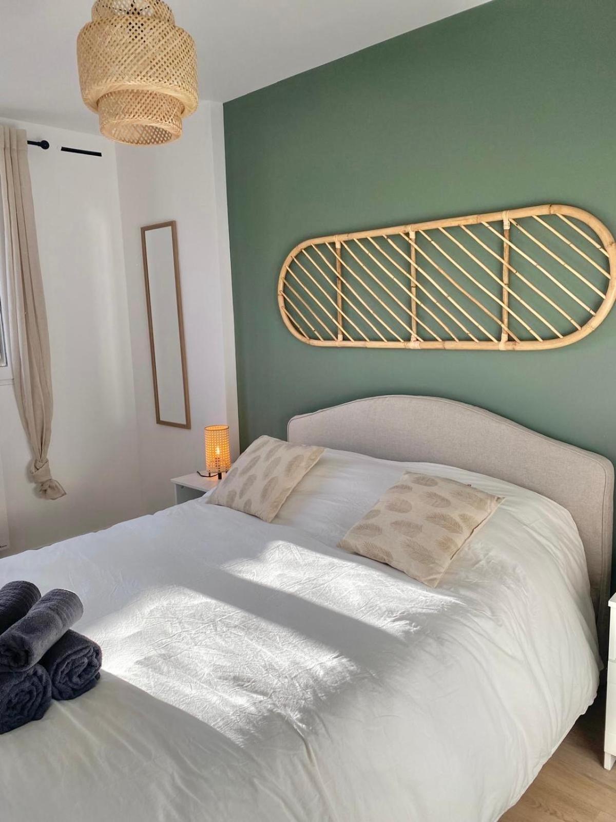 Modern & Cosy 3 Bedrooms Train Tramway Apartment