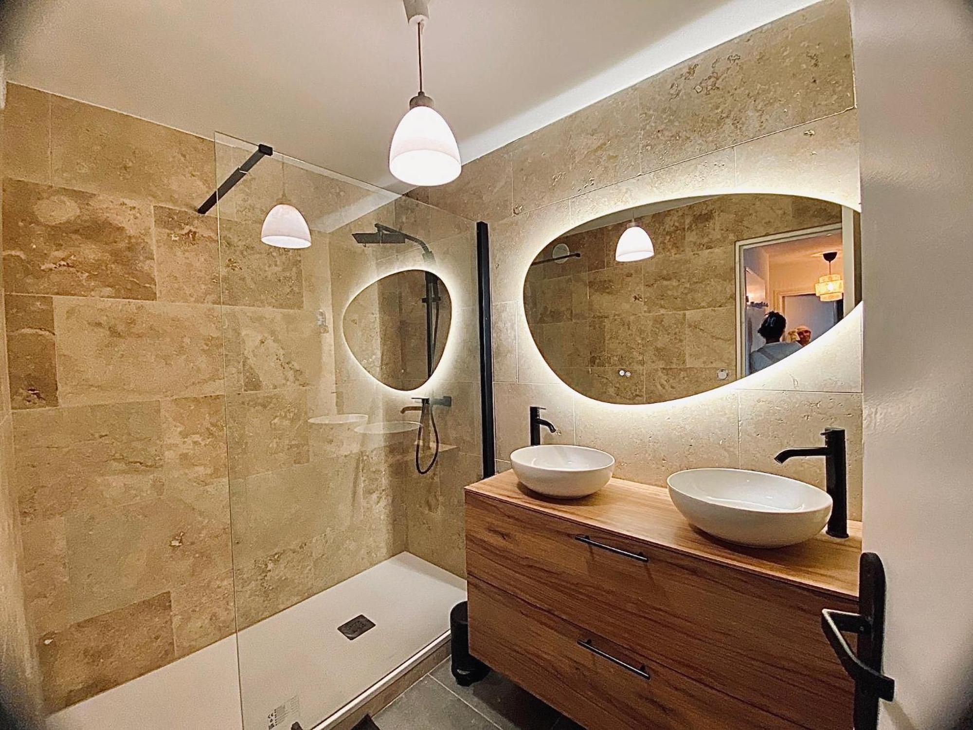 Modern & Cosy 3 Bedrooms Train Tramway Apartment *