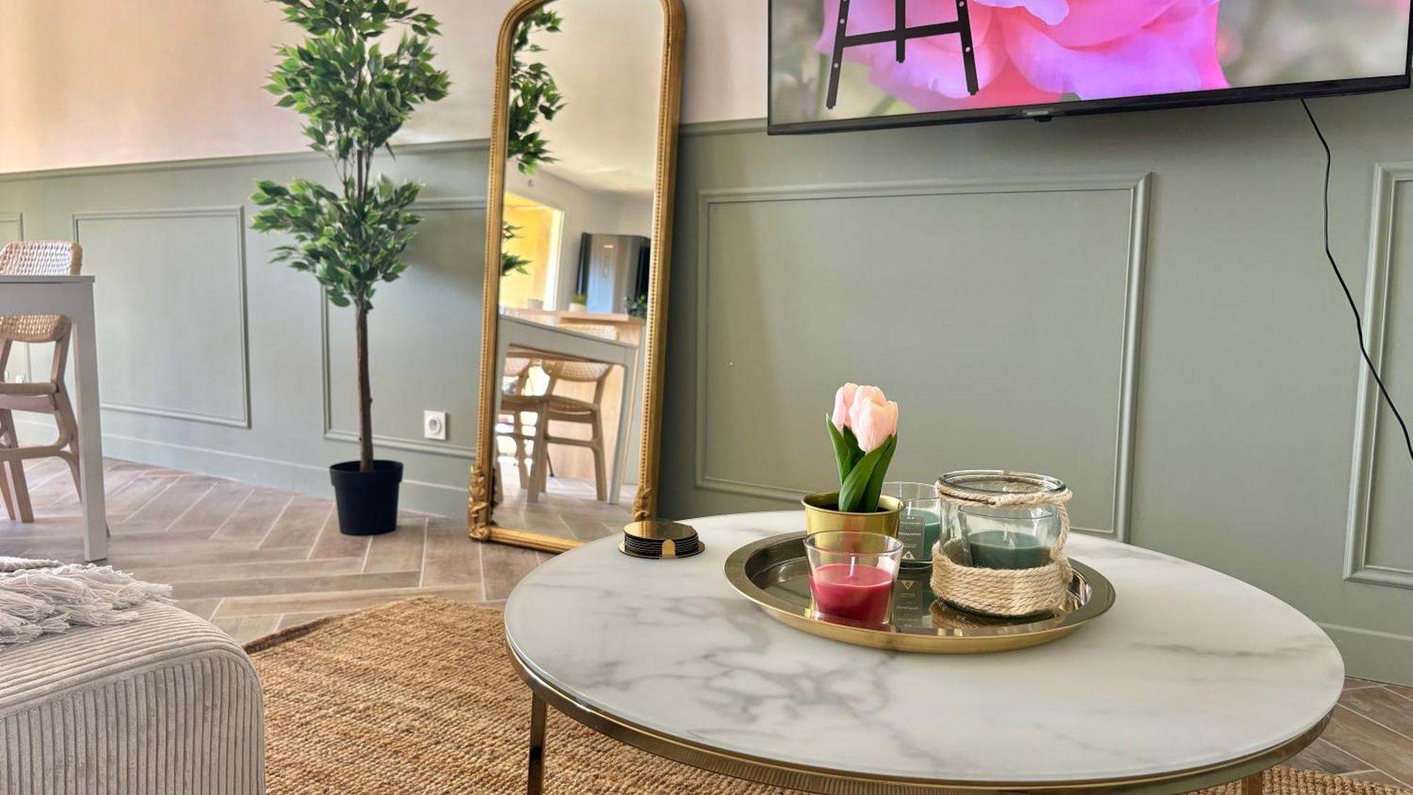 Modern & Cosy 3 Bedrooms Train Tramway