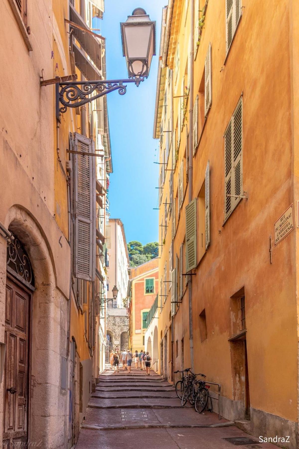 Modern & Cosy 3 Bedrooms Train Tramway