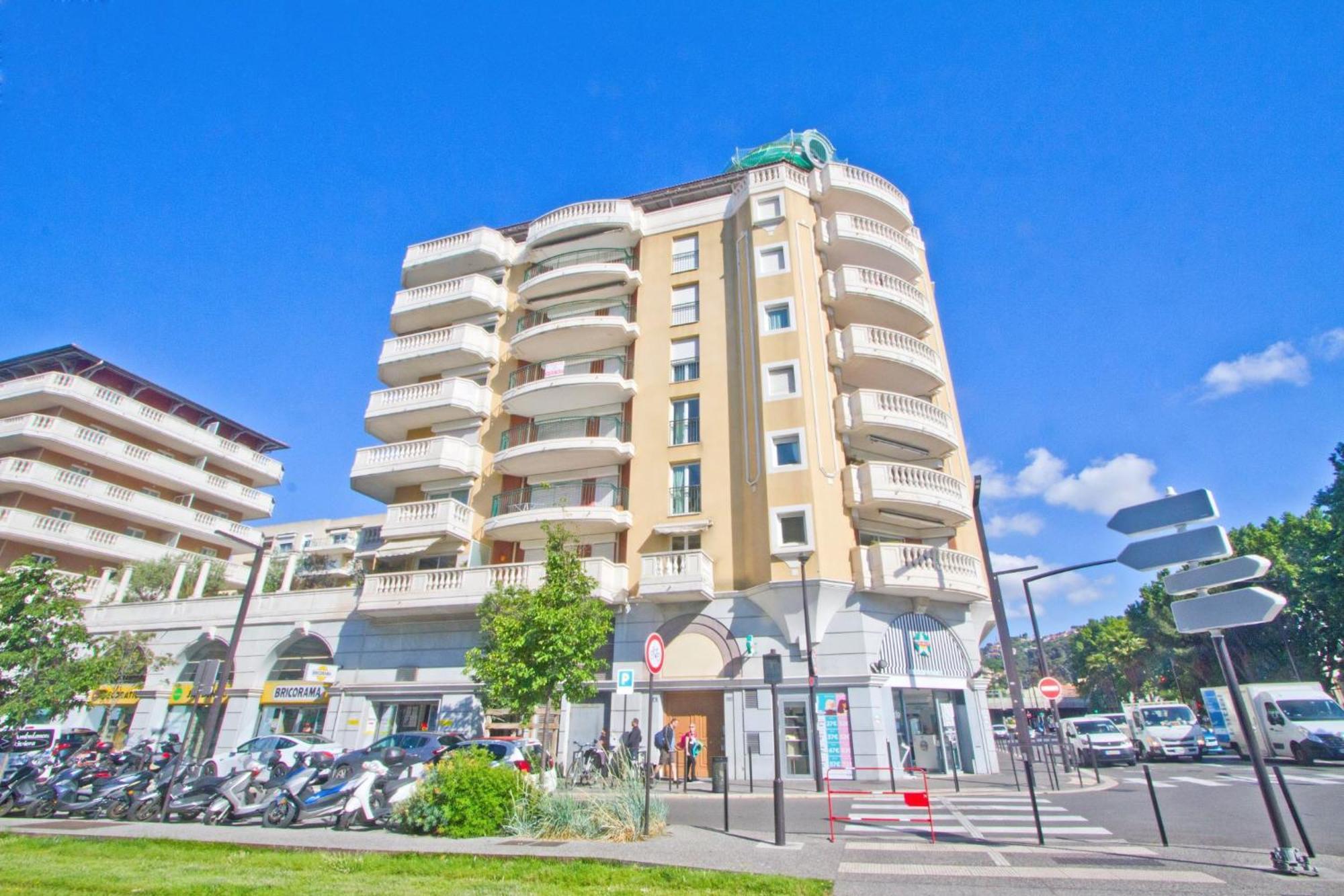 Apartment Elegant With Sea View And Swimming Pool Nice
