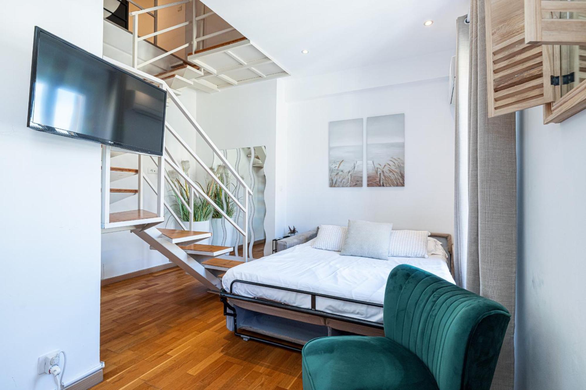 Massena Street - 1 Bdr Duplex With Ac & Parking