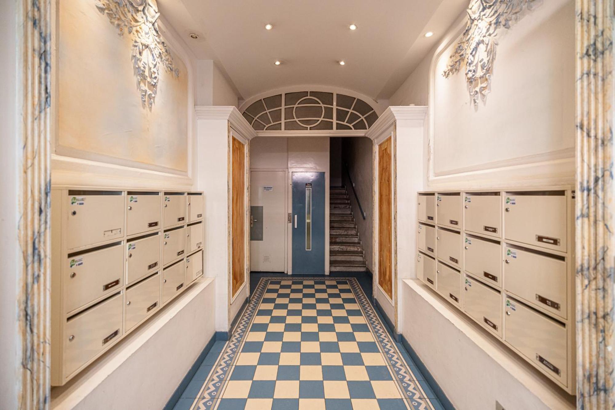 Massena Street - 1 Bdr Duplex With Ac & Parking