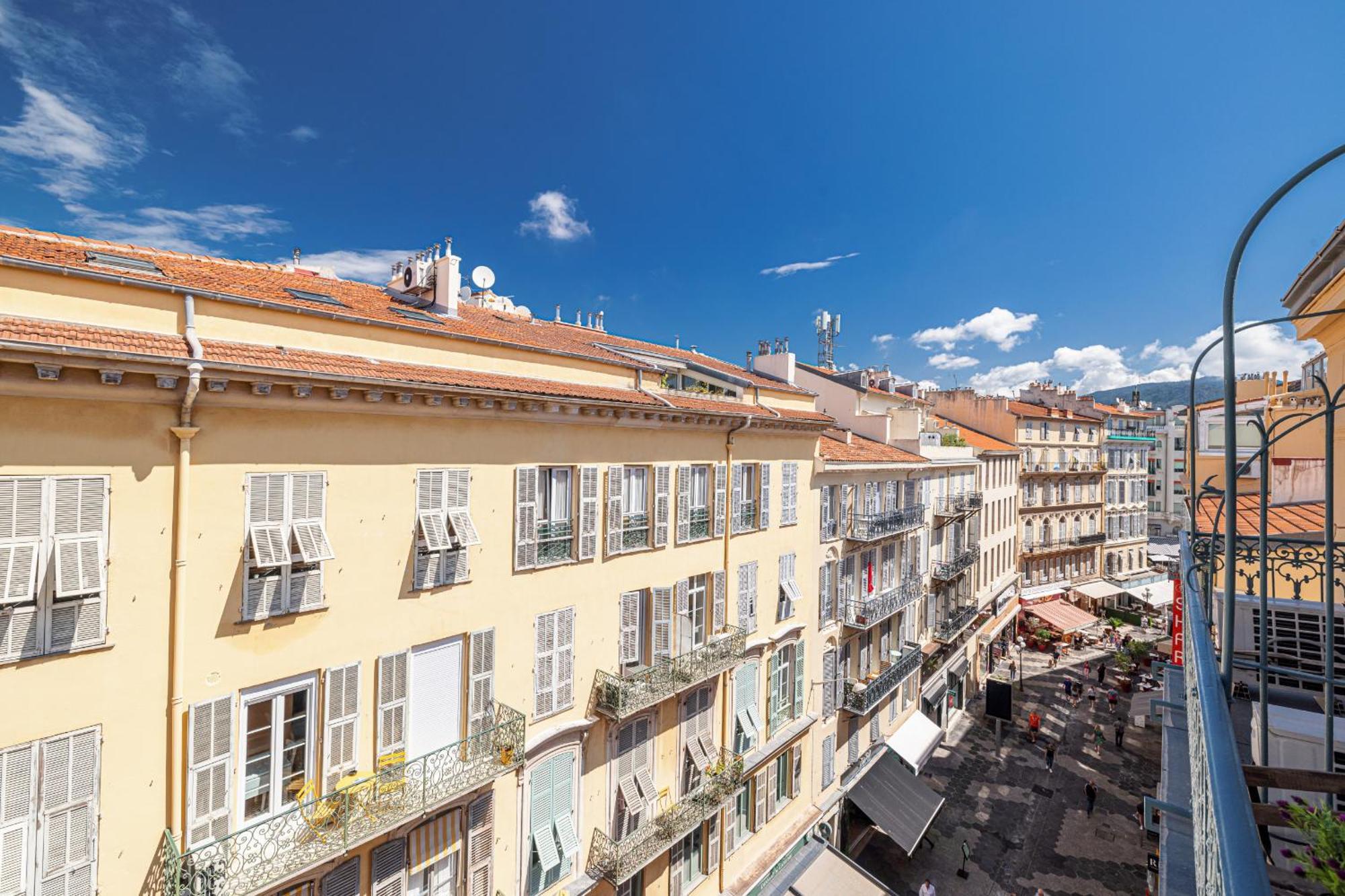 Massena Street - 1 Bdr Duplex With Ac & Parking