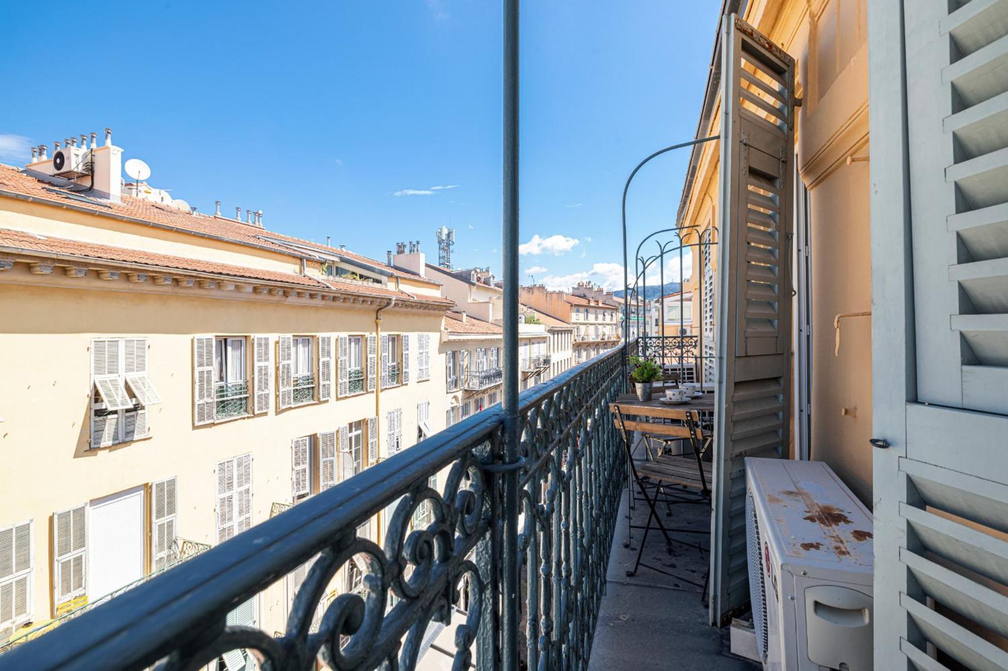 Apartment Massena Street - 1 Bdr Duplex With Ac & Parking