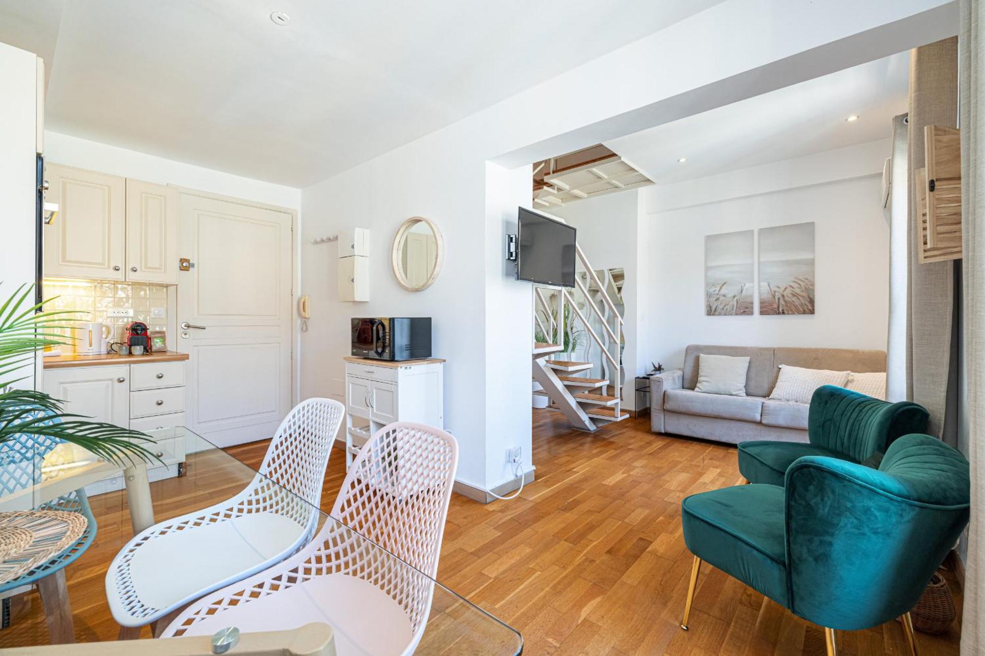 Apartment Massena Street - 1 Bdr Duplex With Ac & Parking