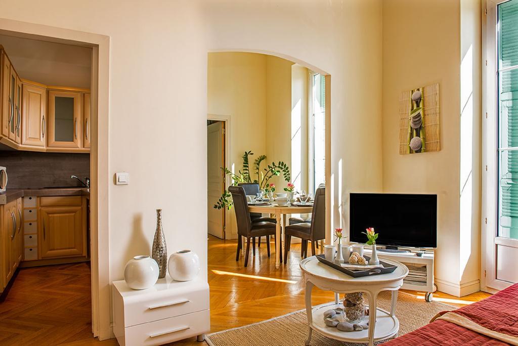 Aston - Centre Massena Apartment