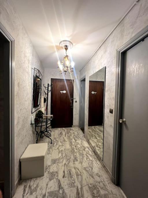 Promenade Apartment *