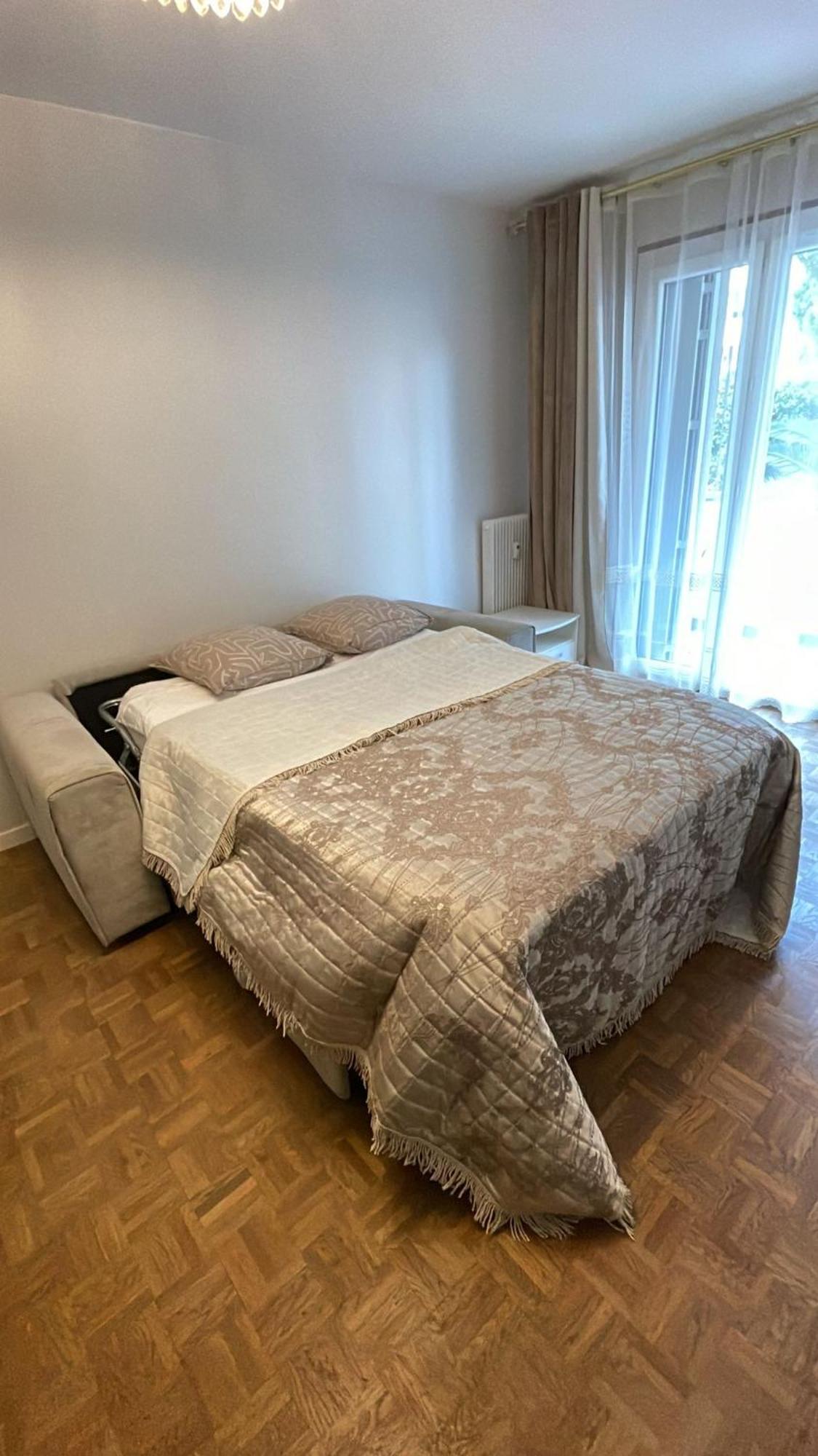 Grand Appart Climatise Avec Parking Apartment *