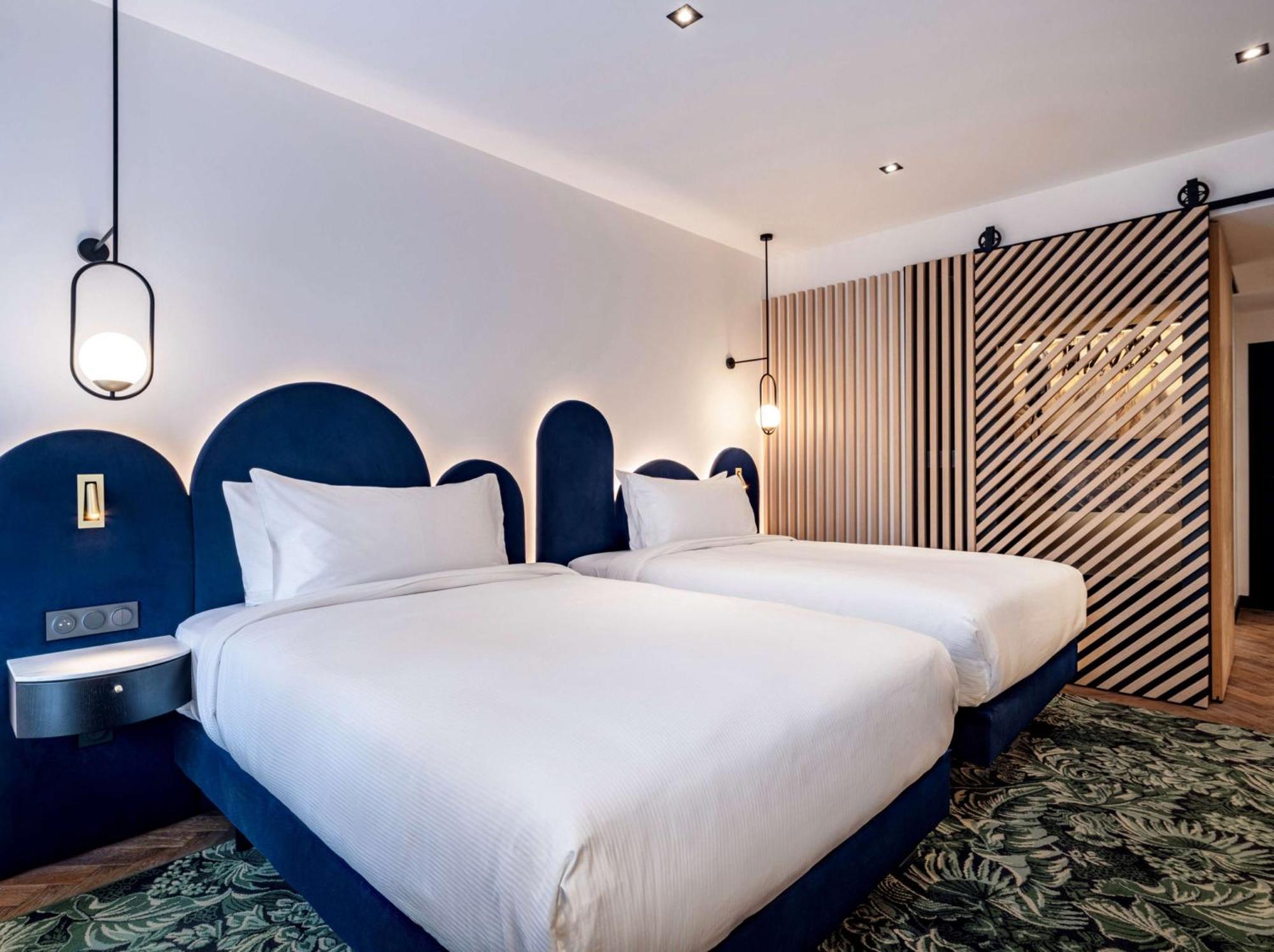 Doubletree By Hilton Centre Iconic Hotel