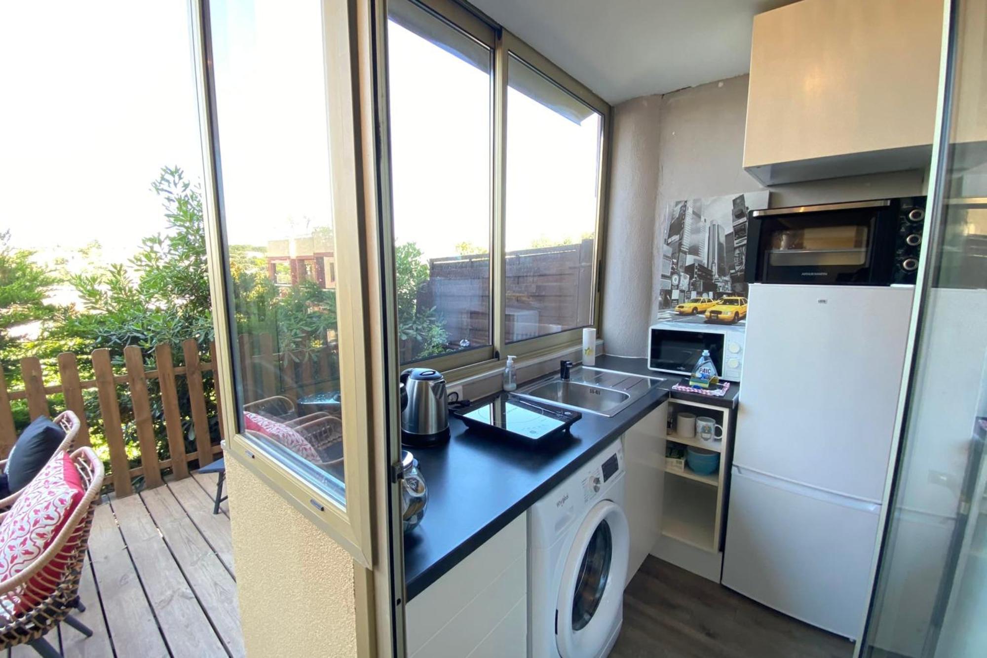 06ca With Terrace In The Hills Above