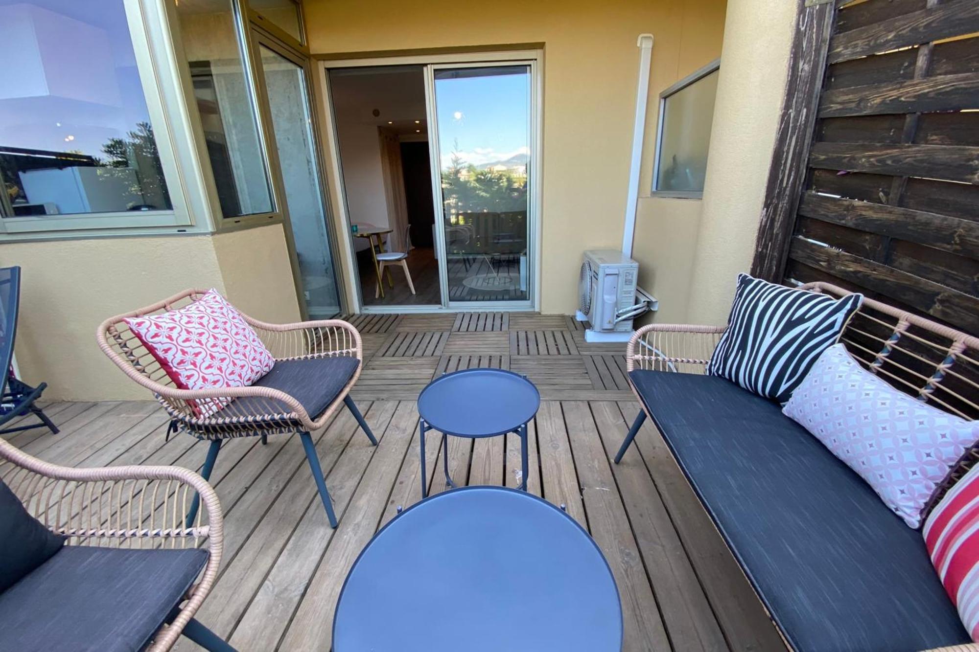 06ca With Terrace In The Hills Above Apartment *