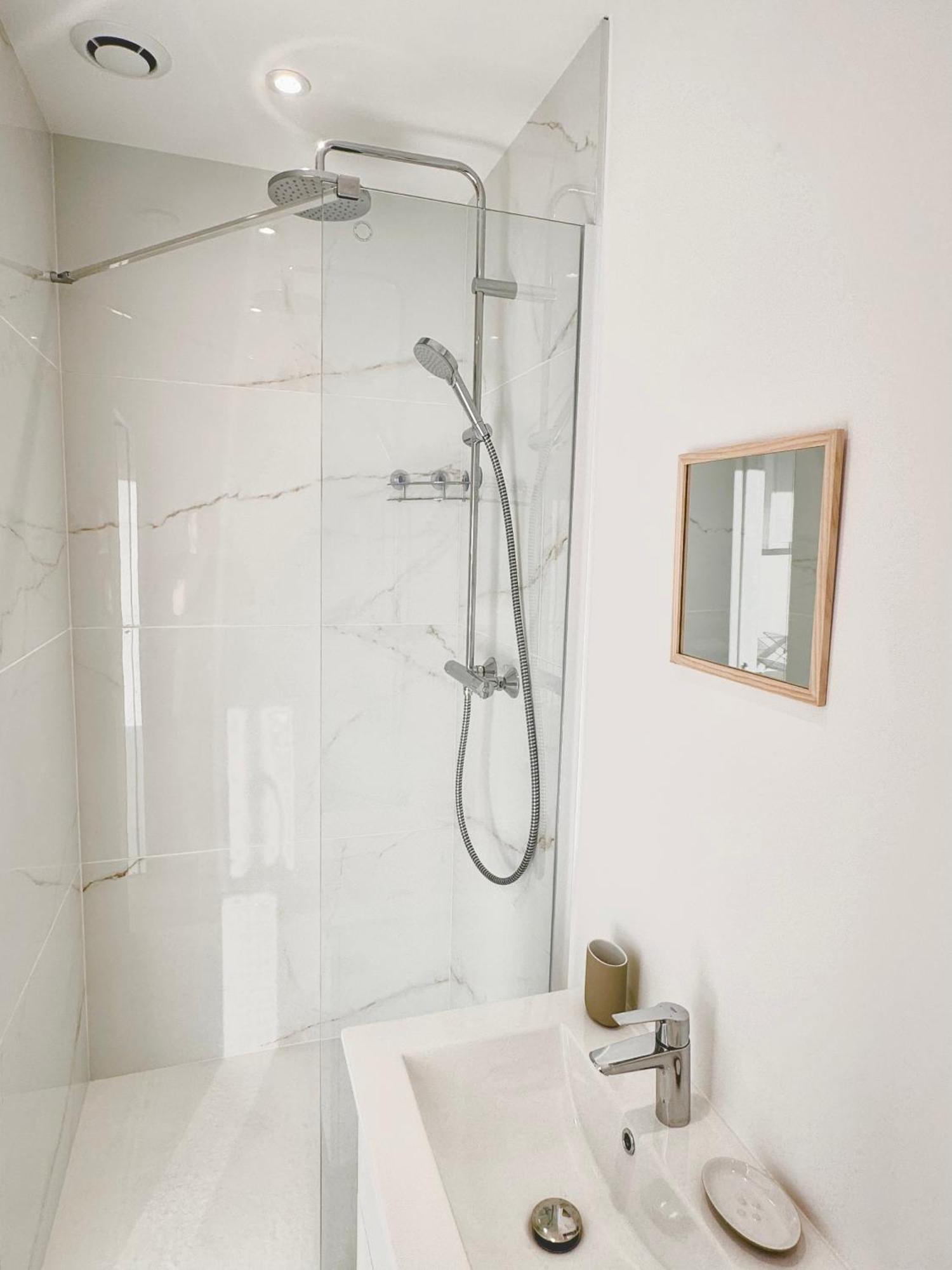 3 Independants Dans Avec Piscine Apartment