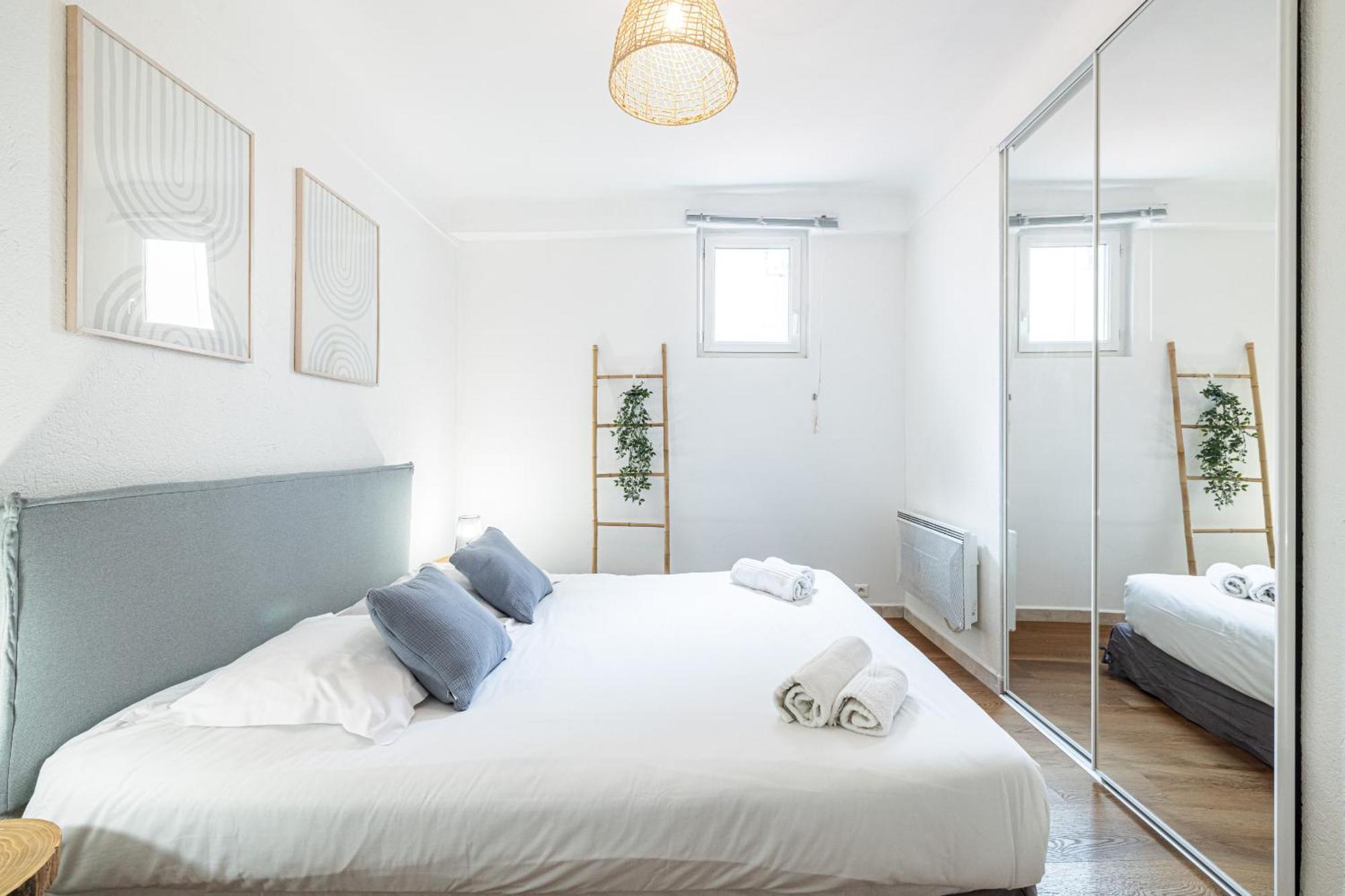 2 Bdr Heart Of The Old Town * Nice