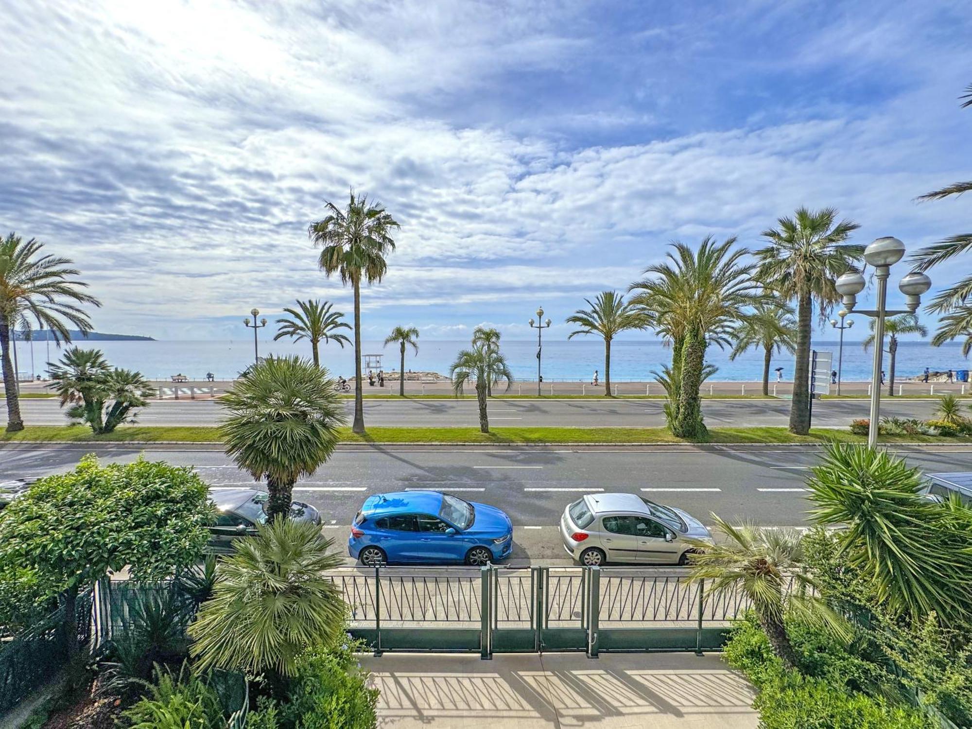 Gorgeous Oceanfront Promenade Nice