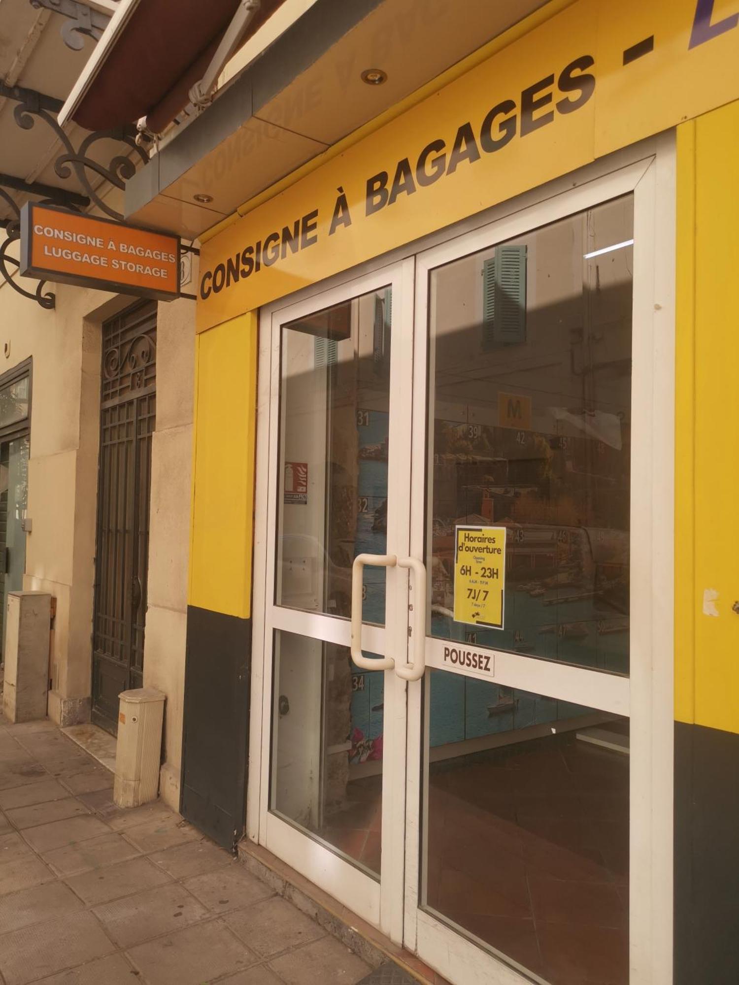 The - 3 Rooms, 3air Cond, 3tv, 3fans, 2 Wc, Wifi Everywhere 5min Aeroport, Train, Beach, 1min Tram, 15 Min Centre, Port, Parking Possible *