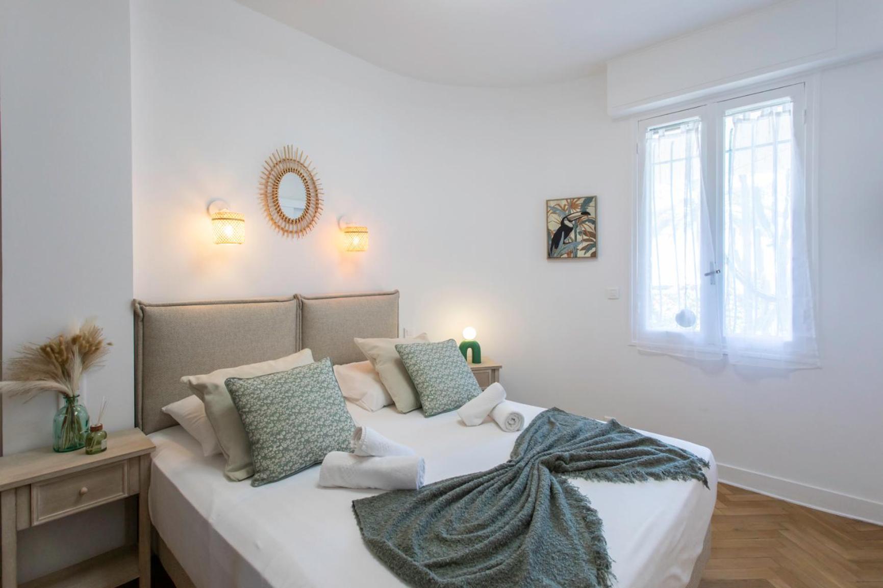 L54 1bdr Promenade Sea View Ac & Balcony Apartment