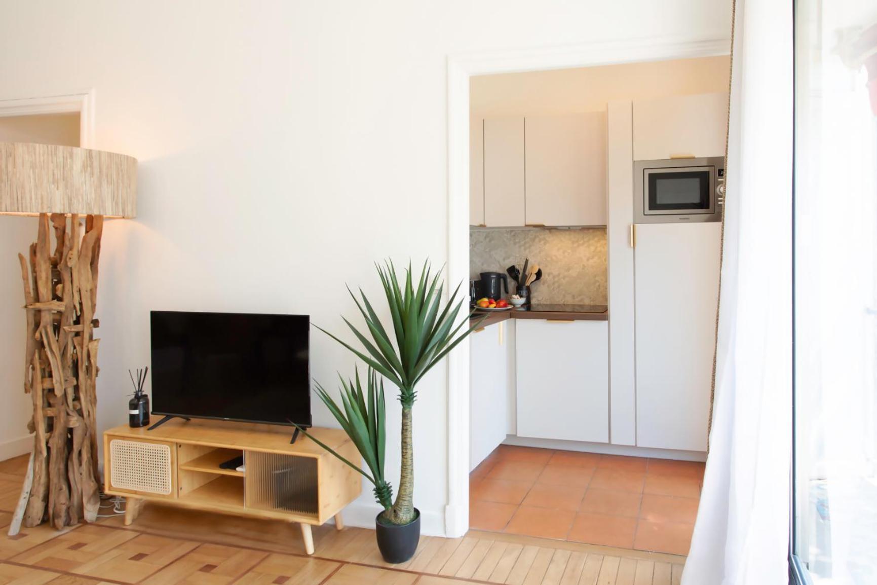 L54 1bdr Promenade Sea View Ac & Balcony * Nice
