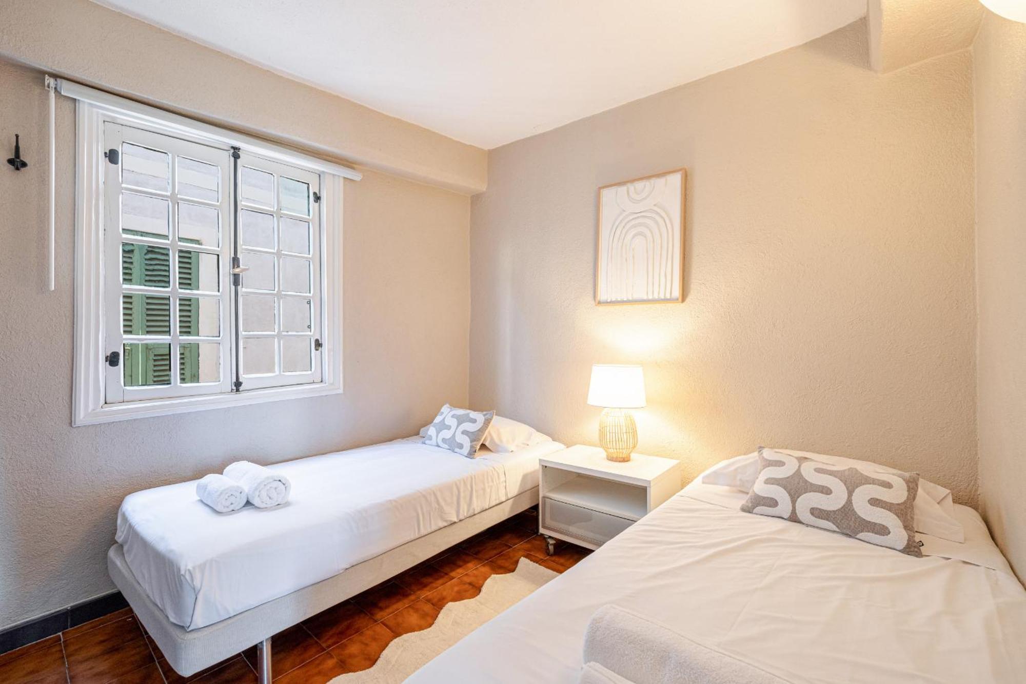 2 Bdr Panoramic View On Gardens Apartment