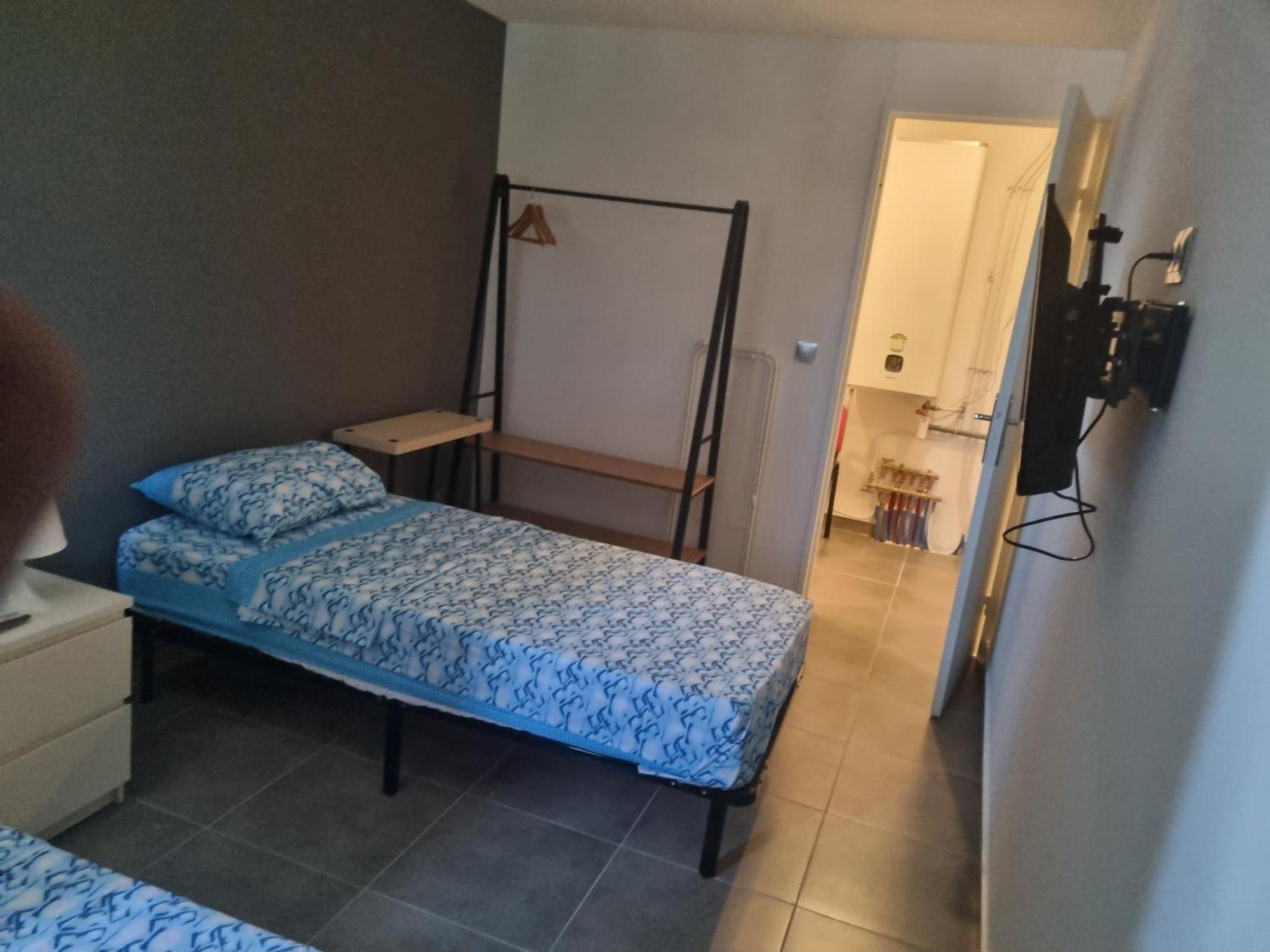 Bed & Breakfast Privative Renove 2024, Climatisation, Tramway Sur Place , 12 Min Centre, 16 Min Plage, Apercu Lateral Mer, 2 Wc Avec 2 Salle De Bain, Private Renovated 2024, Air-conditioned , Tram On Spot, 2 Toilets And 2 Bathrooms *