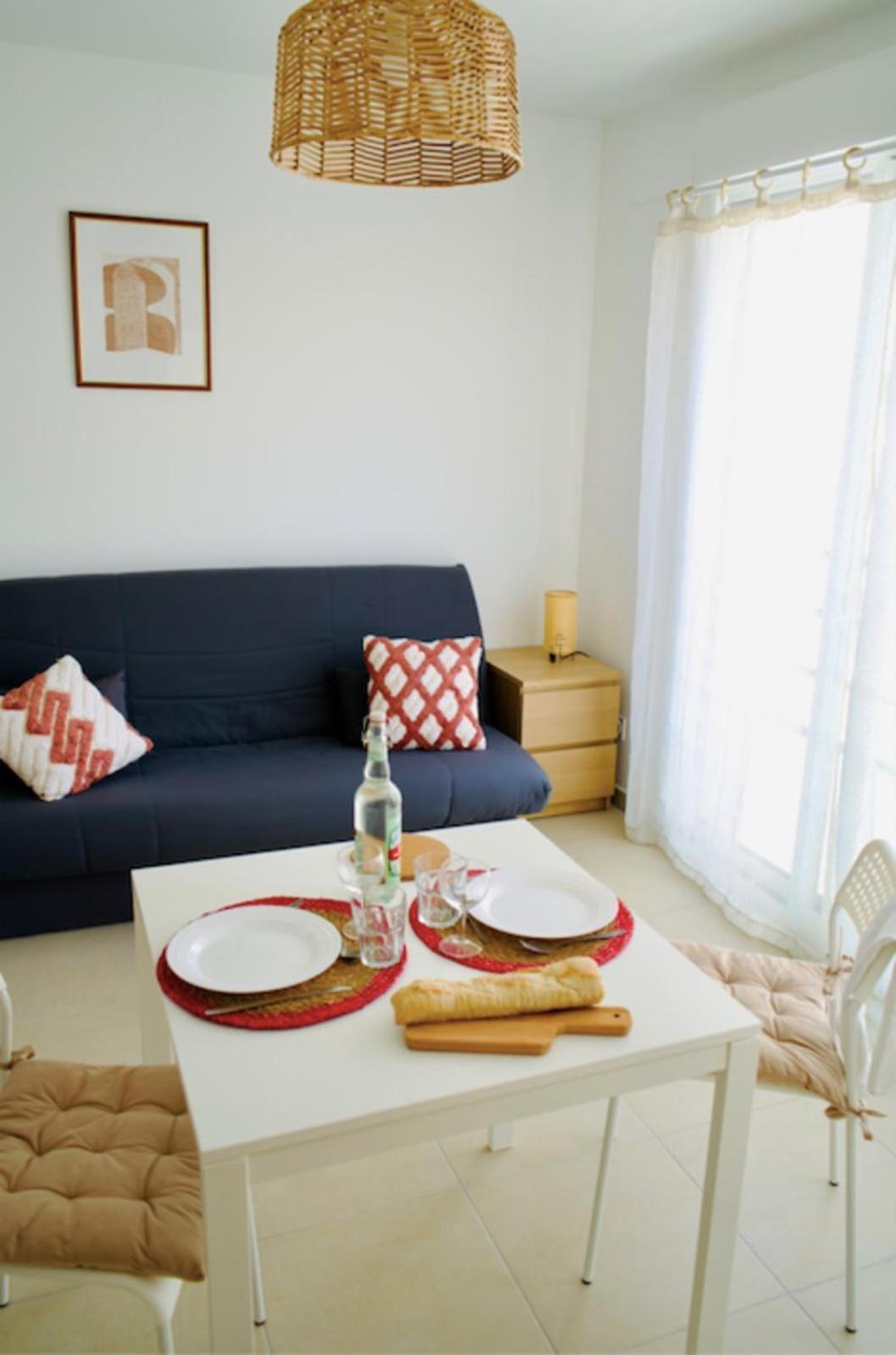 Charming 23 M Near The Sea Apartment