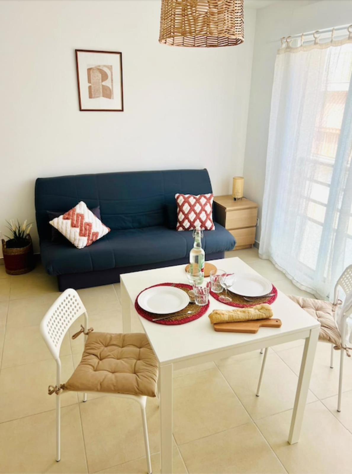 Charming 23 M Near The Sea