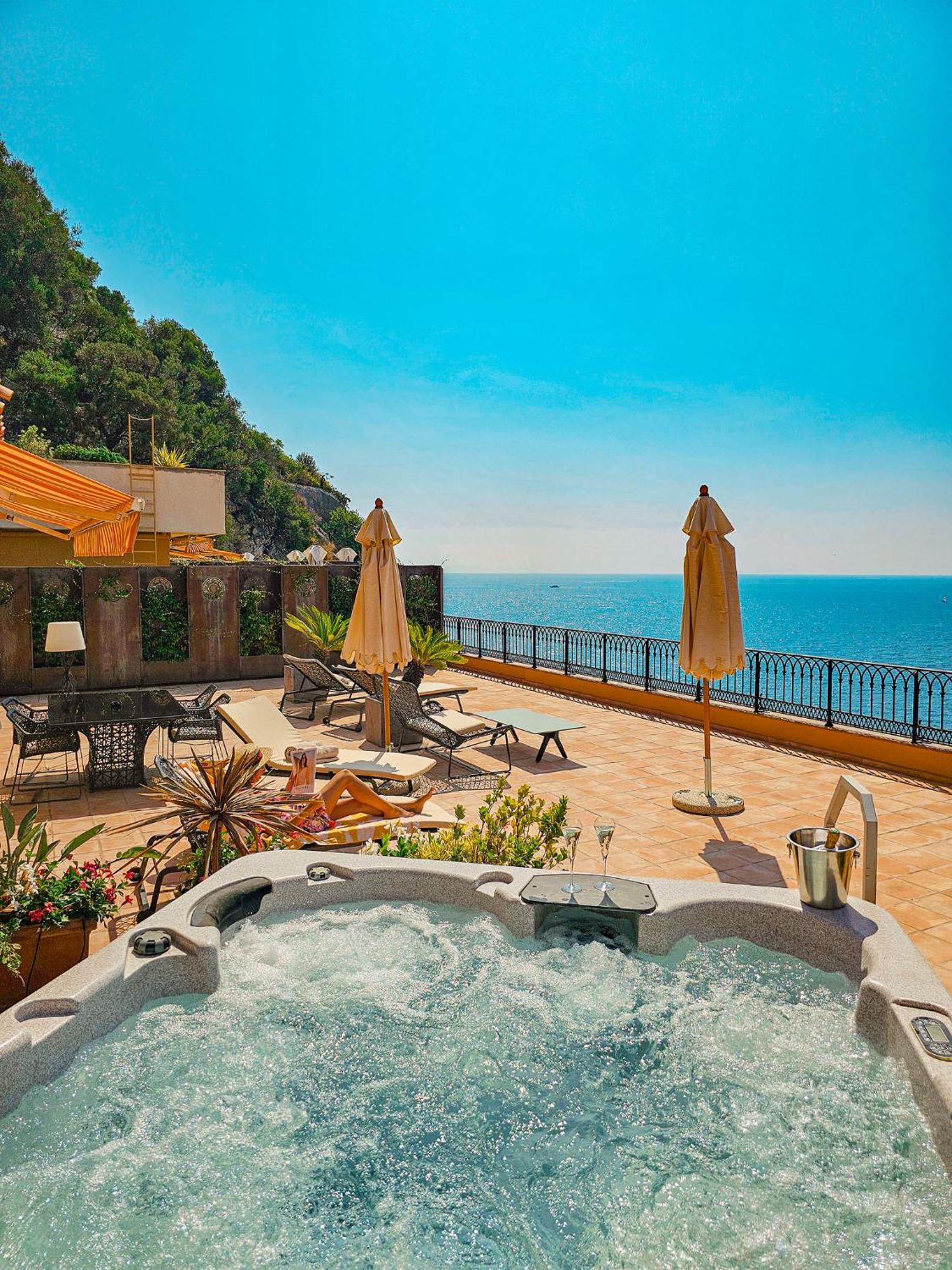 Hotel La Perouse Baie Des Anges 4*